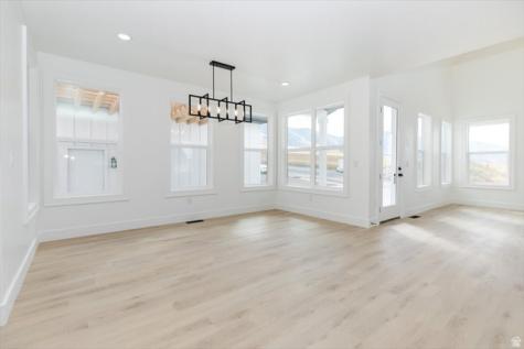 1153 E 160 N Hyde Park UT 84318