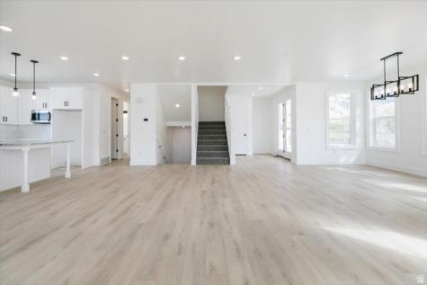 1153 E 160 N Hyde Park UT 84318