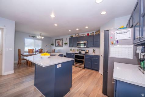 3328 W 1500 N Clinton UT 84015