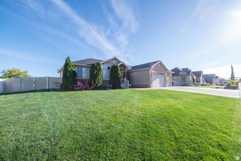 3328 W 1500 N Clinton UT 84015