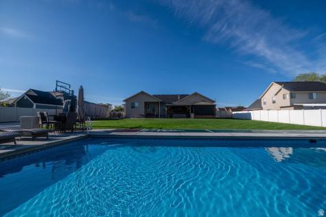 3328 W 1500 N Clinton UT 84015