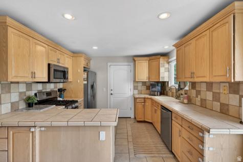 2073 E 10095 S Sandy UT 84092