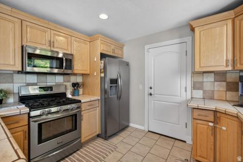 2073 E 10095 S Sandy UT 84092