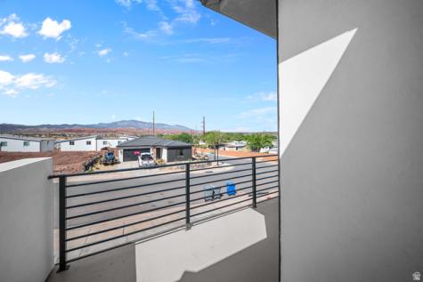 1090 E Coyote Crest Drive Washington UT 84780