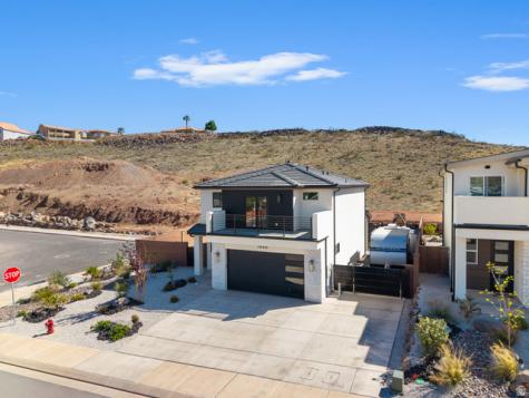 1090 E Coyote Crest Drive Washington UT 84780