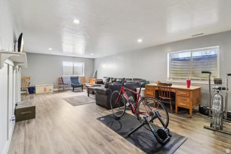 1699 W 2115 S Syracuse UT 84075