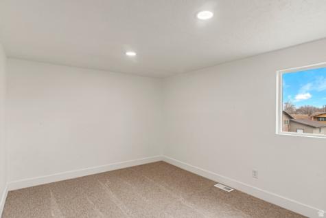 6095 S 2600 W Roy UT 84067