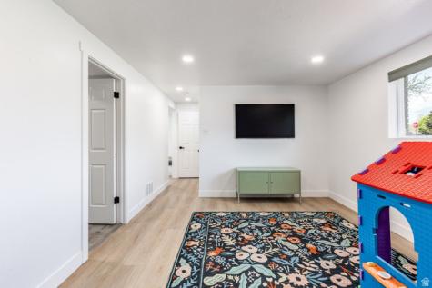 10251 S 535 E Sandy UT 84070