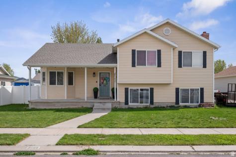 2152 E Weeping Willow Way N Eagle Mountain UT 84005