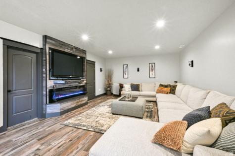 1899 S 3720 W Syracuse UT 84075