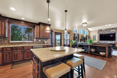 1899 S 3720 W Syracuse UT 84075