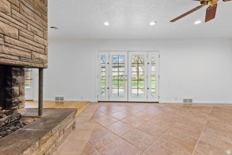 1889 E 4675 S Holladay UT 84117