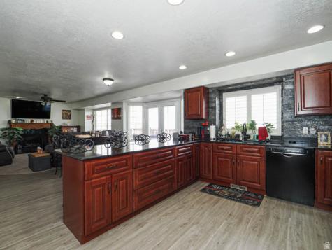 1833 N 350 E Centerville UT 84014