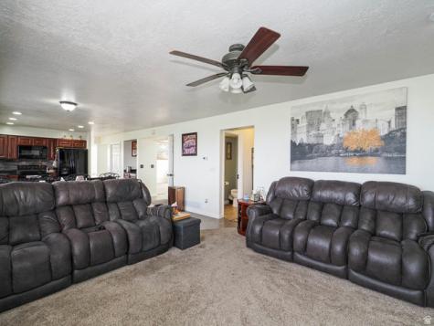 1833 N 350 E Centerville UT 84014