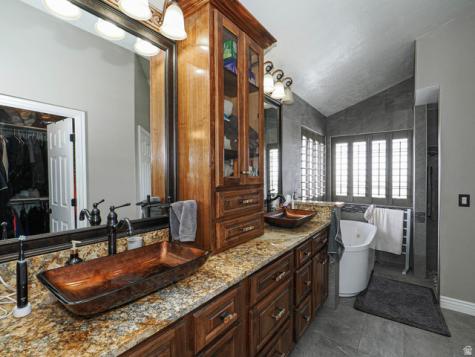 1833 N 350 E Centerville UT 84014
