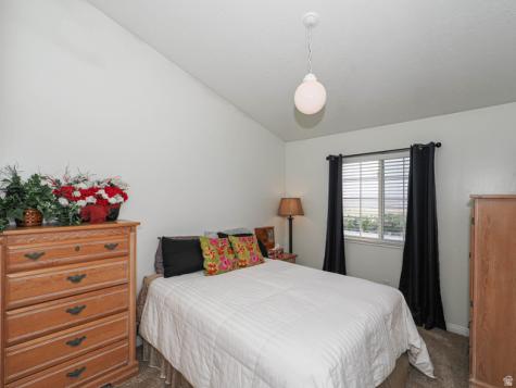 1833 N 350 E Centerville UT 84014