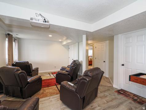 1833 N 350 E Centerville UT 84014