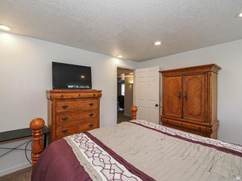 1833 N 350 E Centerville UT 84014