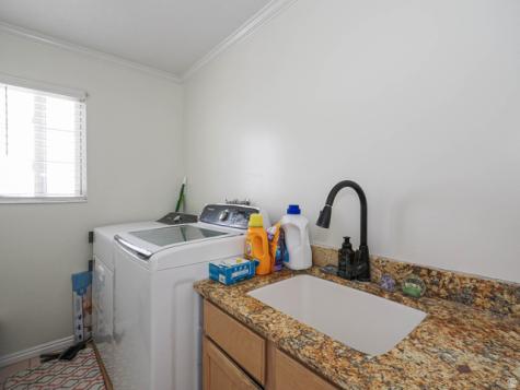 1833 N 350 E Centerville UT 84014