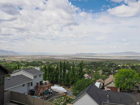 1833 N 350 E Centerville UT 84014