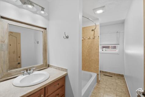 164 E 200 S Hyde Park UT 84318