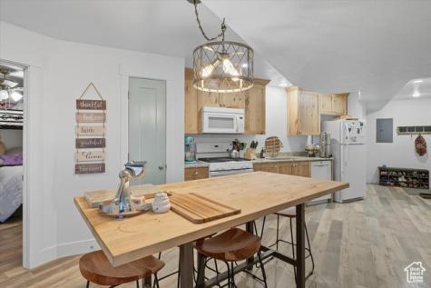 164 E 200 S Hyde Park UT 84318