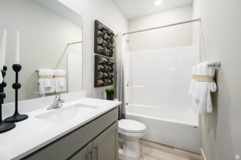 2127 E Hummingbird Drive Eagle Mountain UT 84005