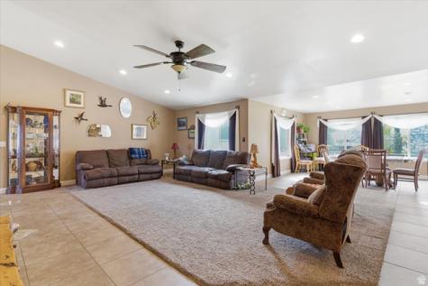 6237 W 4600 S Hooper UT 84315