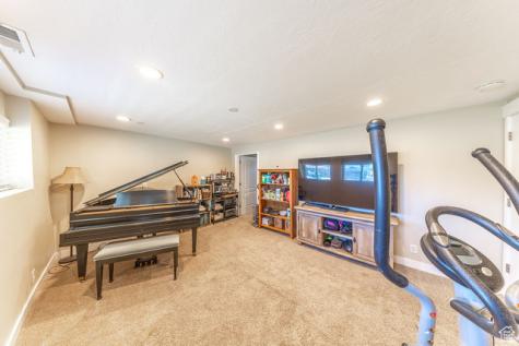 228 E Golden Willow Circle Sandy UT 84070