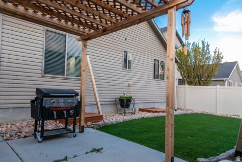 1534 E Shadow Drive N Eagle Mountain UT 84005