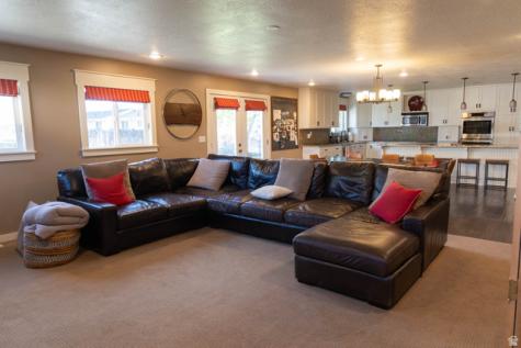 218 E Golden Willow Circle Sandy UT 84070
