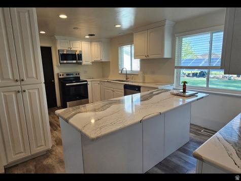 2132 W 800 N Clinton UT 84015