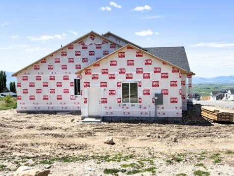 936 E 410 N Hyde Park UT 84318