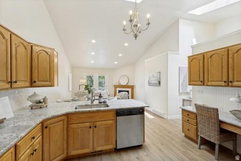 1077 E Brook Circle Kaysville UT 84037
