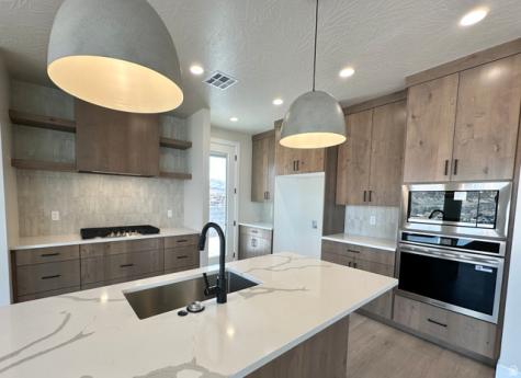 1023 N Falcon Ridge View Hurricane UT 84737