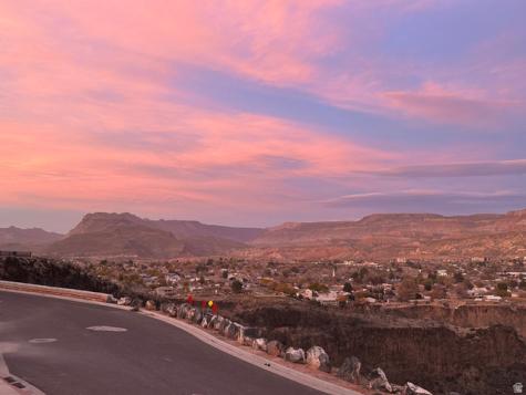 1023 N Falcon Ridge View Hurricane UT 84737