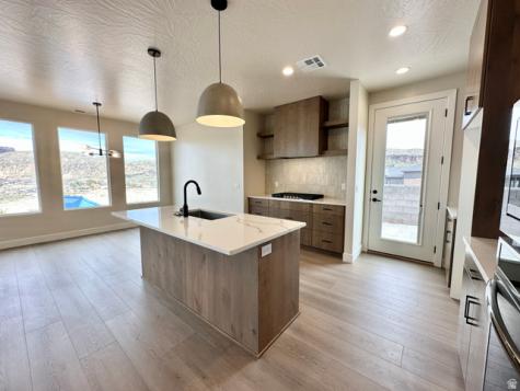 1023 N Falcon Ridge View Hurricane UT 84737