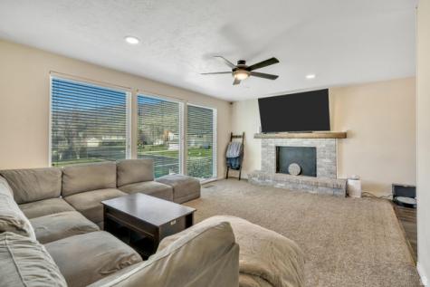 371 W 1125 N Centerville UT 84014