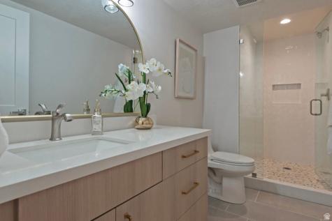 16 E Gatehouse Lane S Sandy UT 84092