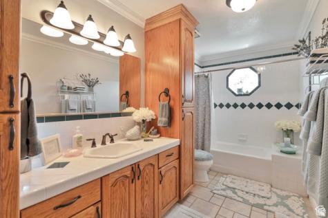 1040 E Canyon Road Hyde Park UT 84318