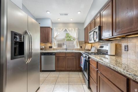 2392 E 480 N St. George UT 84790