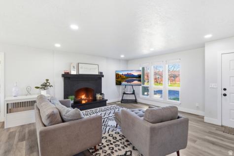 1147 W 25 S Clearfield UT 84015