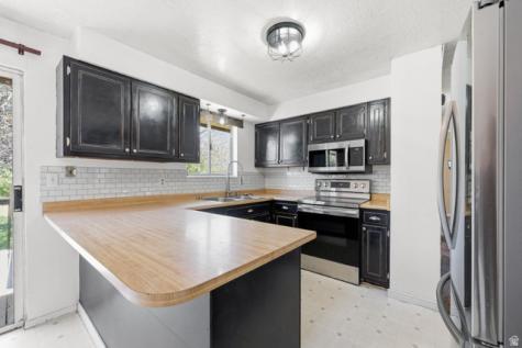 5892 S 2550 W Roy UT 84067