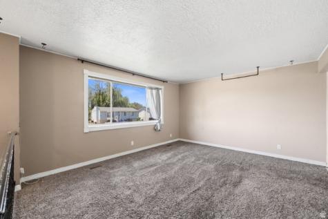 5892 S 2550 W Roy UT 84067