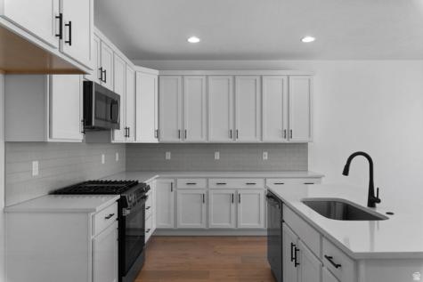 3828 W 2300 N Clinton UT 84015