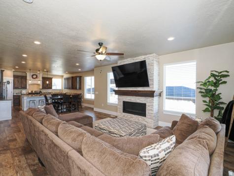 348 S 1430 E Tooele UT 84074