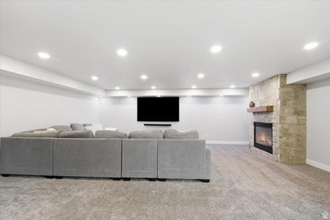 1034 E 50 N Hyde Park UT 84318