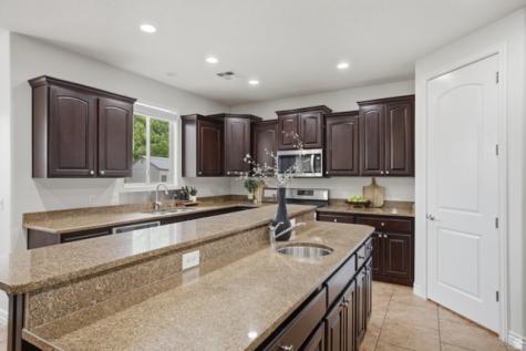 1872 S 20 E Washington UT 84780