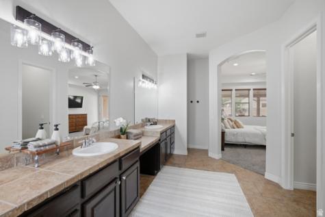 1872 S 20 E Washington UT 84780