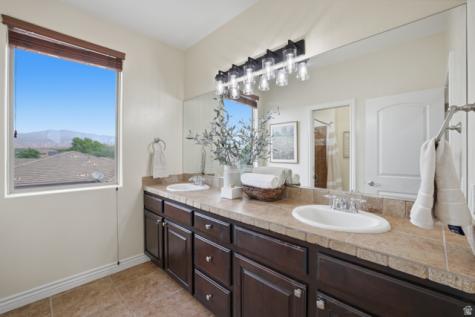 1872 S 20 E Washington UT 84780